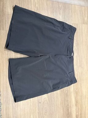 Columbia Men's Black Flat-Front Active Shorts